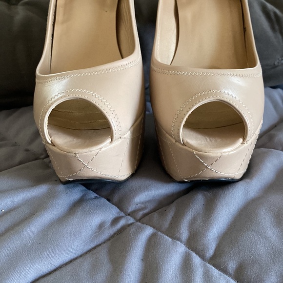 Stuart Weitzman quilted platform stiletto heels - Picture 4 of 6